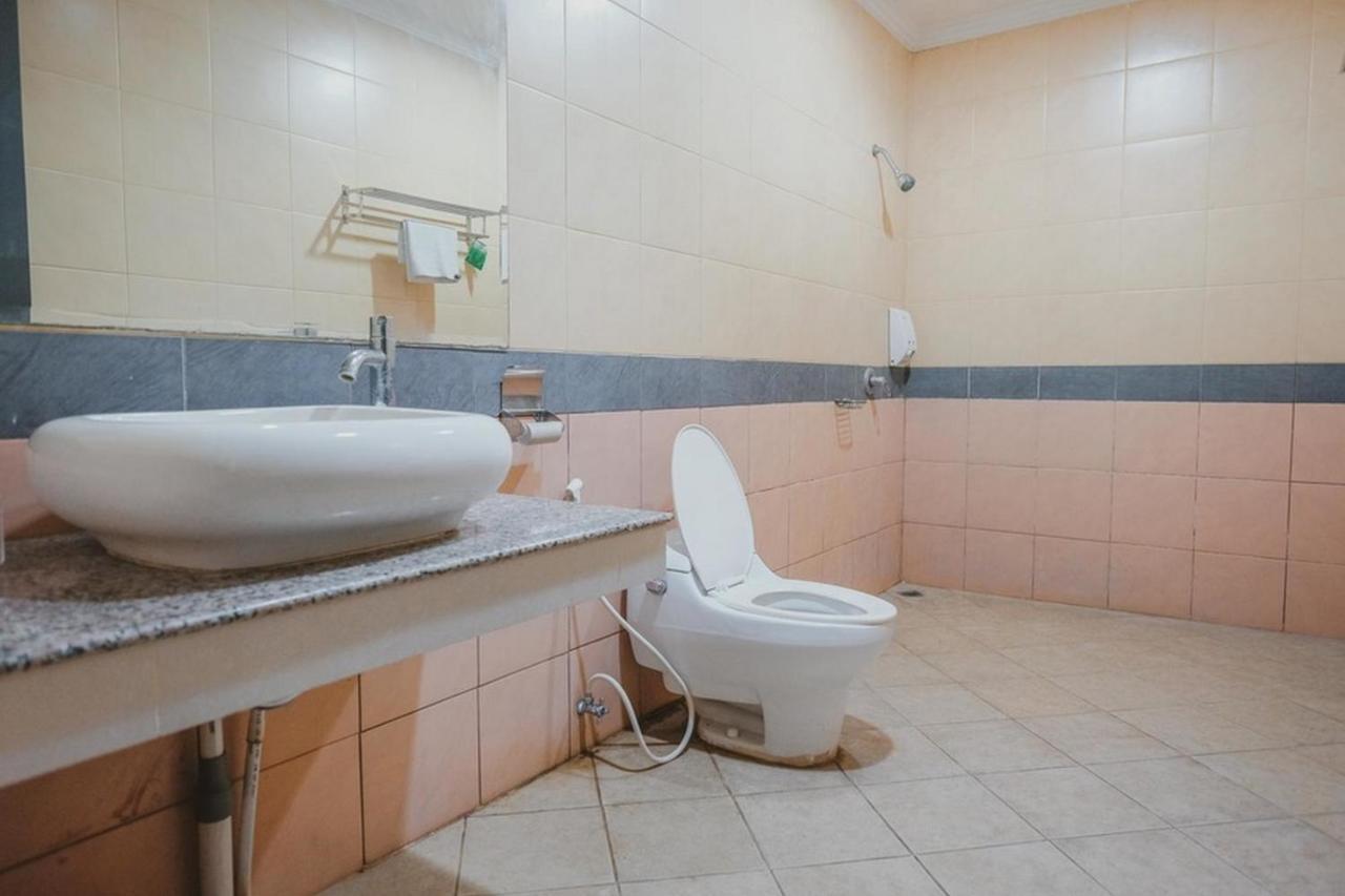 RedDoorz Premium @ Jalan Pal 10 Jambi Hotel Bagian luar foto