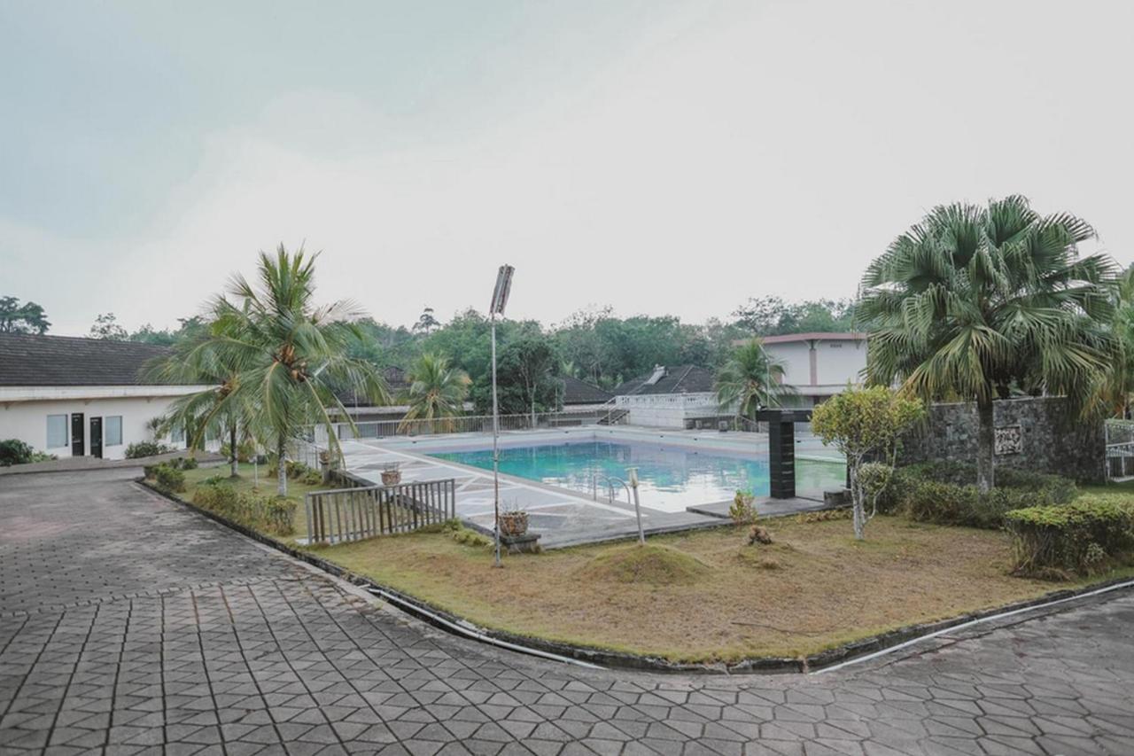 RedDoorz Premium @ Jalan Pal 10 Jambi Hotel Bagian luar foto