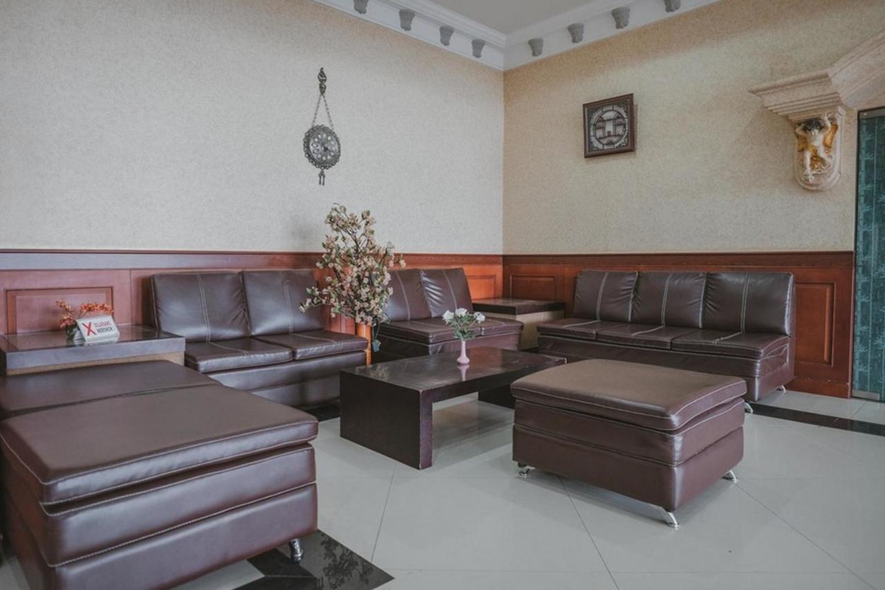 RedDoorz Premium @ Jalan Pal 10 Jambi Hotel Bagian luar foto