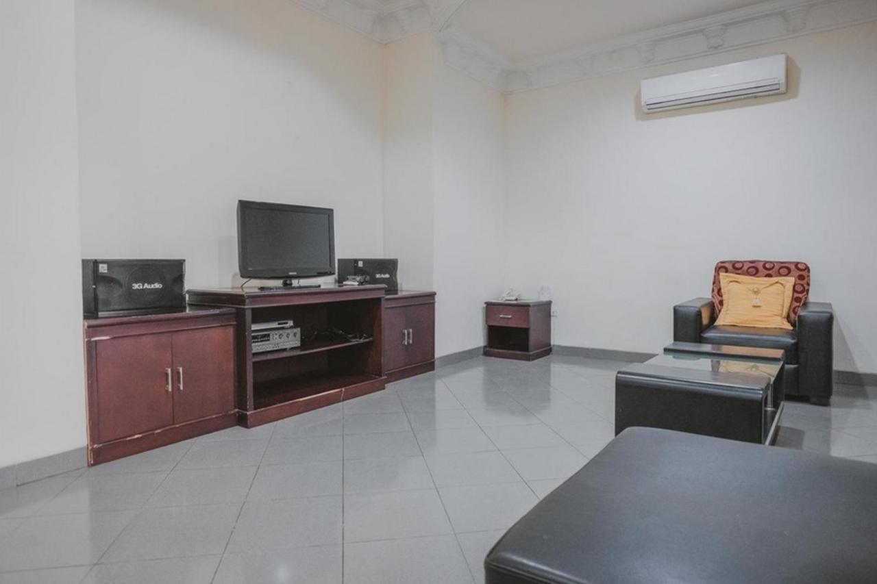 RedDoorz Premium @ Jalan Pal 10 Jambi Hotel Bagian luar foto