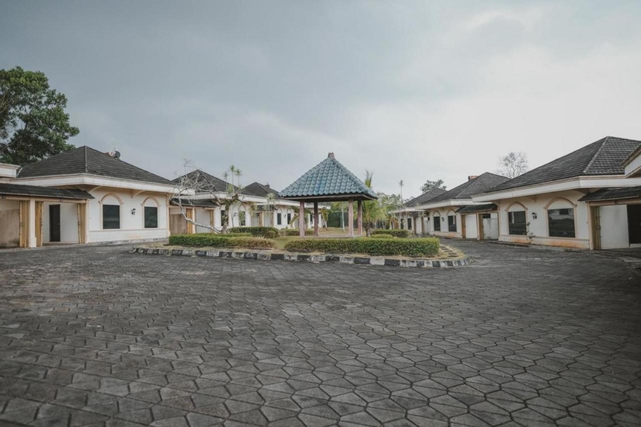 RedDoorz Premium @ Jalan Pal 10 Jambi Hotel Bagian luar foto