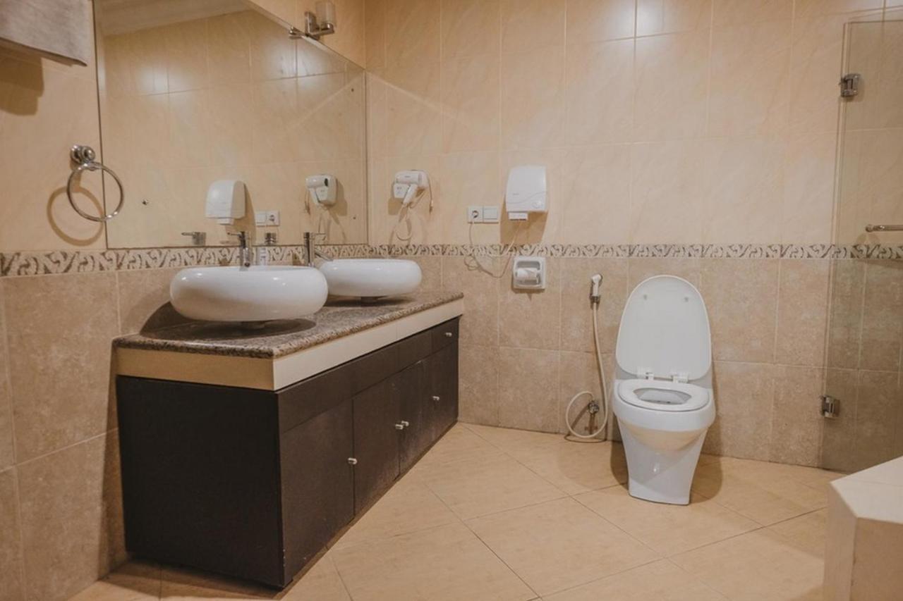 RedDoorz Premium @ Jalan Pal 10 Jambi Hotel Bagian luar foto