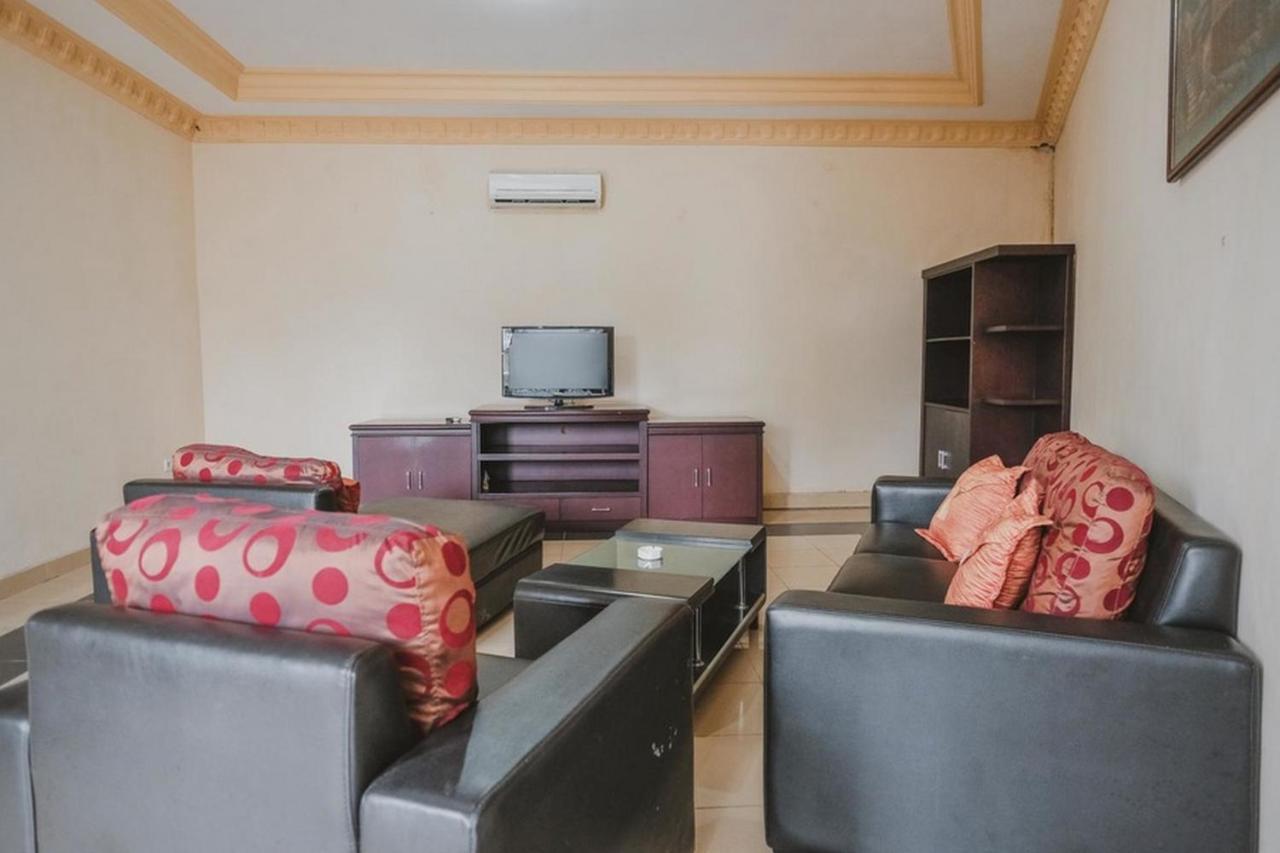 RedDoorz Premium @ Jalan Pal 10 Jambi Hotel Bagian luar foto