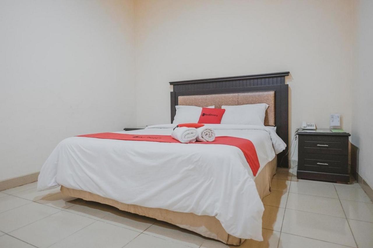 RedDoorz Premium @ Jalan Pal 10 Jambi Hotel Bagian luar foto