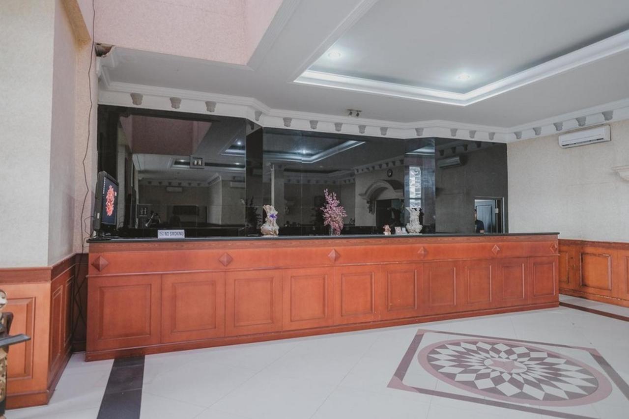 RedDoorz Premium @ Jalan Pal 10 Jambi Hotel Bagian luar foto
