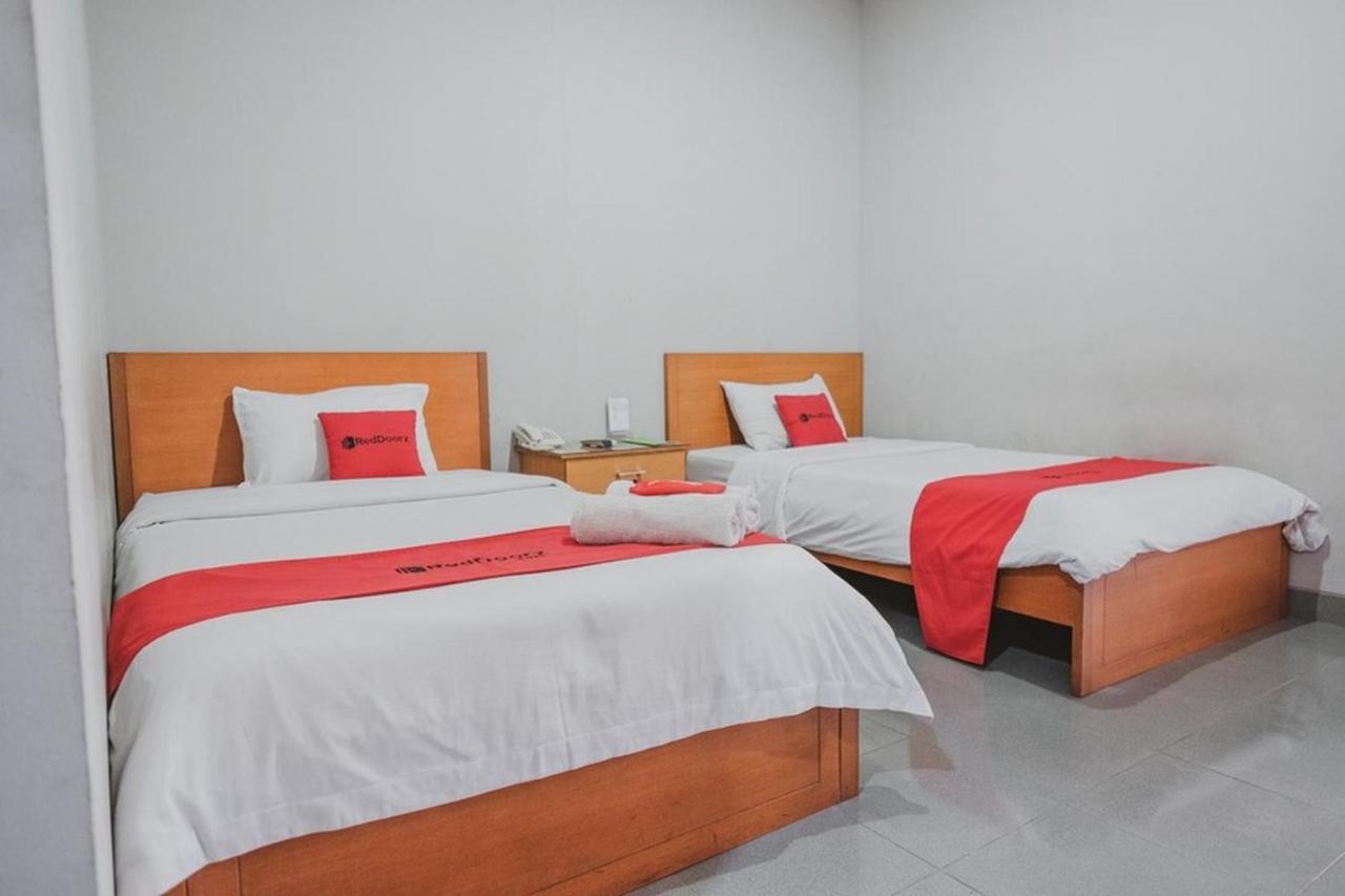 RedDoorz Premium @ Jalan Pal 10 Jambi Hotel Bagian luar foto