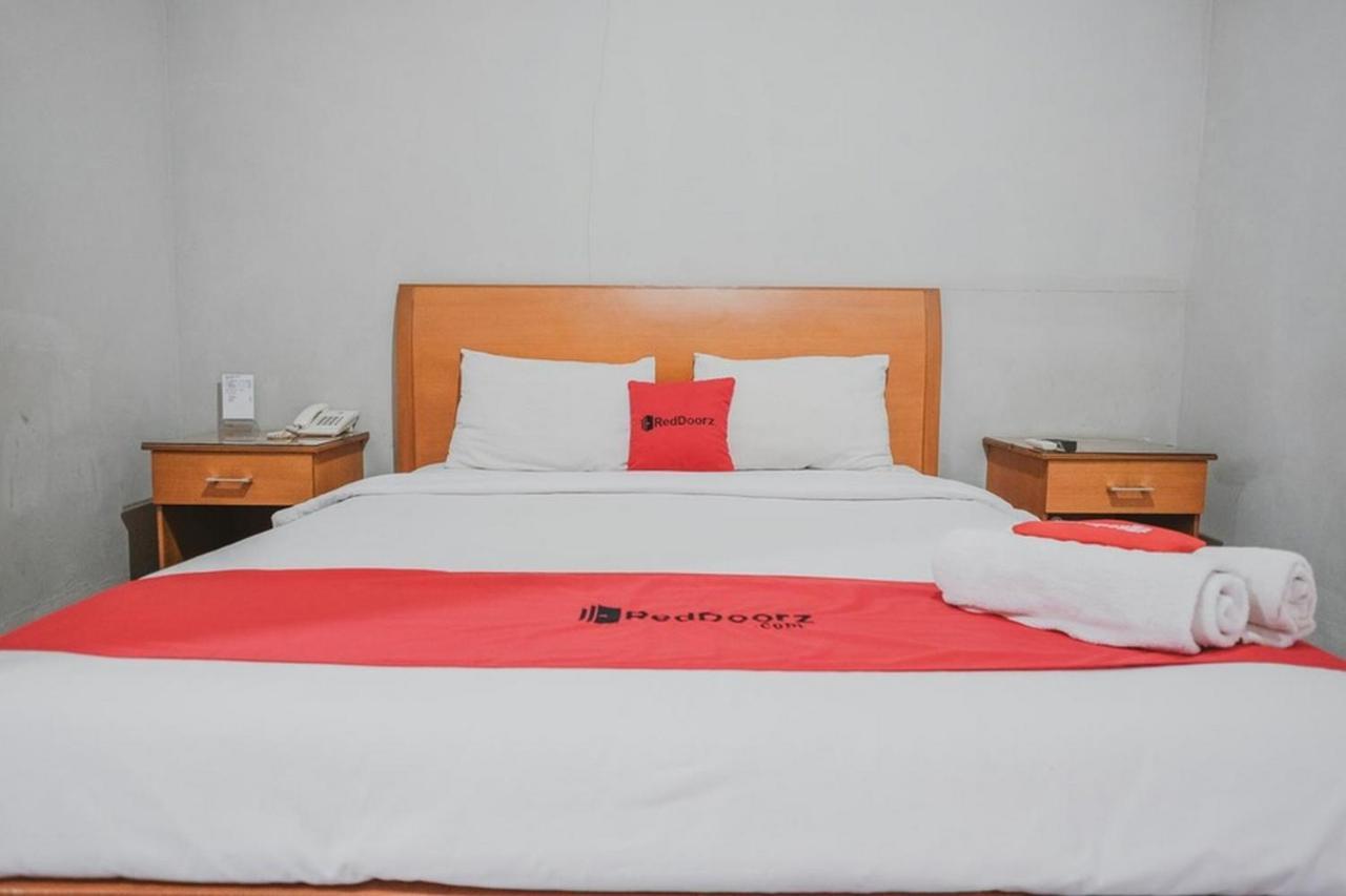 RedDoorz Premium @ Jalan Pal 10 Jambi Hotel Bagian luar foto