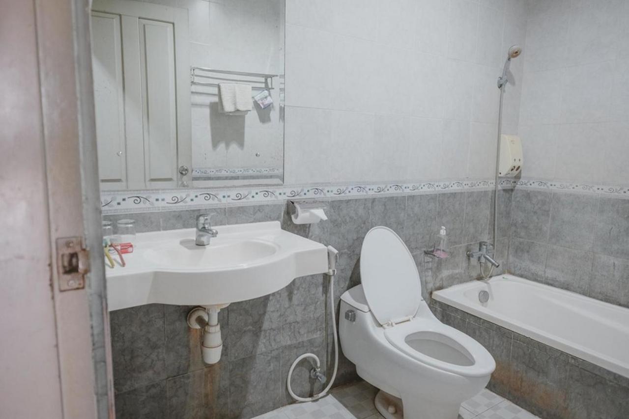 RedDoorz Premium @ Jalan Pal 10 Jambi Hotel Bagian luar foto